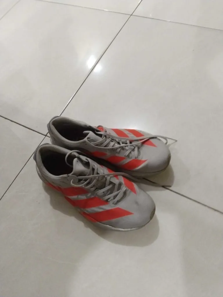 sepatu running adidas