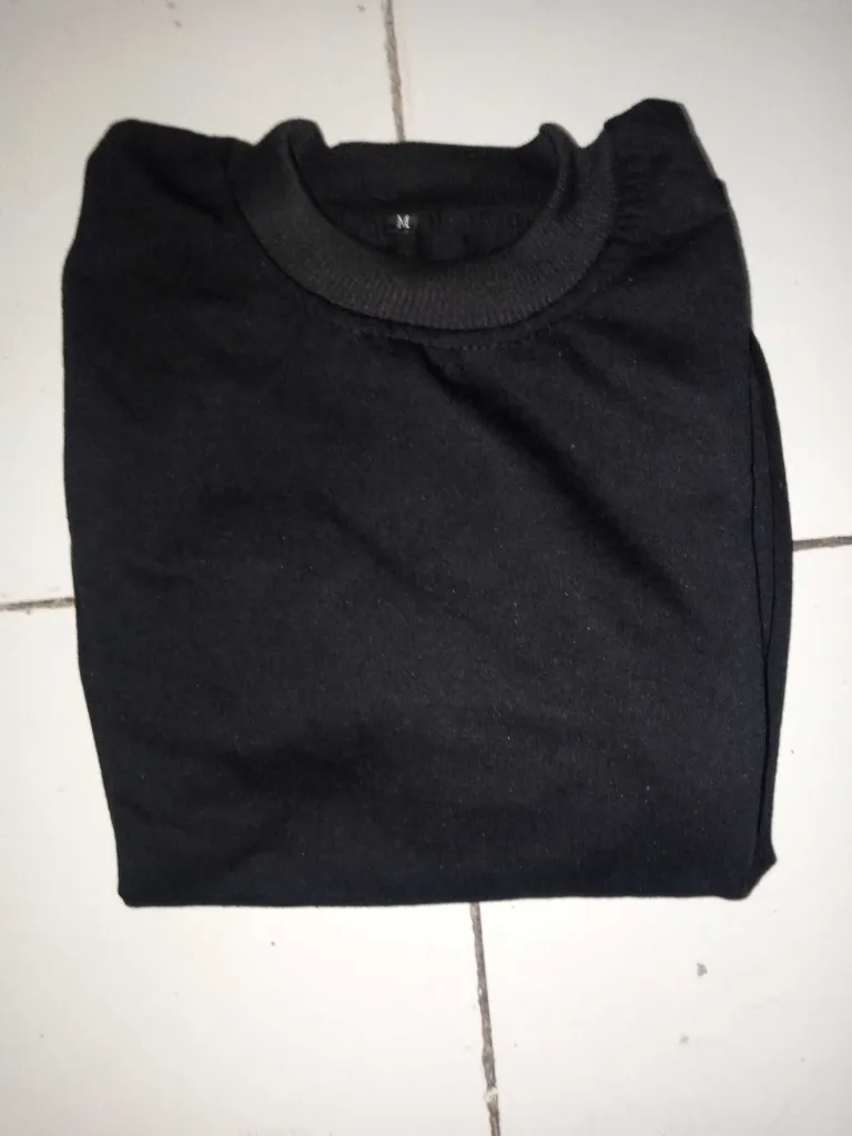 sweater hitam