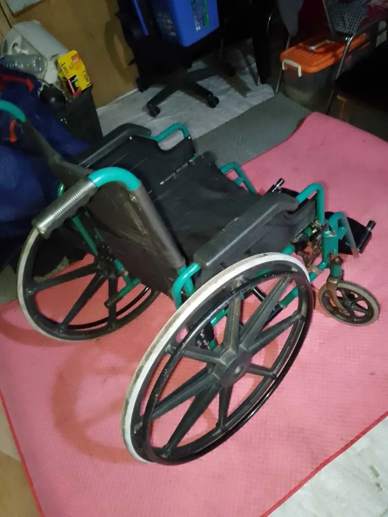 kursi roda bahan kokoh 1