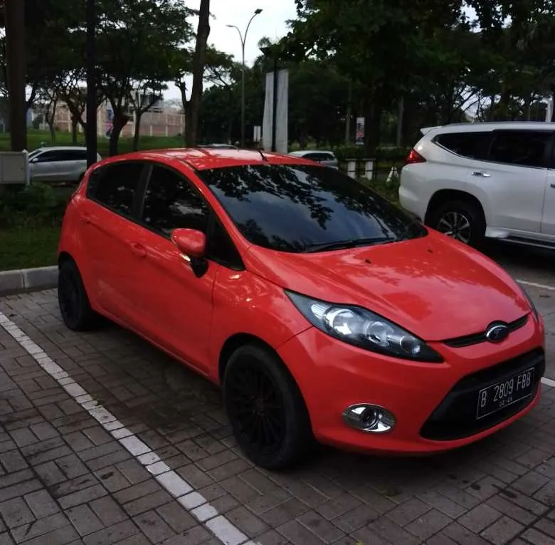 mobil Ford fiesta