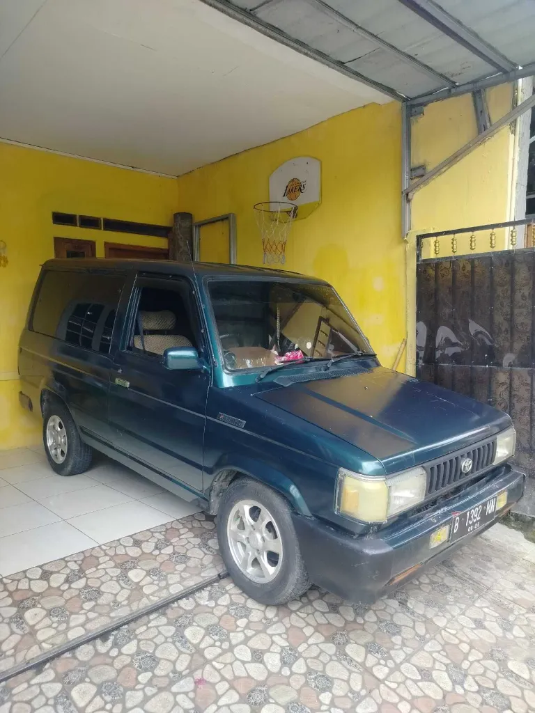 Kijang Rover 1988