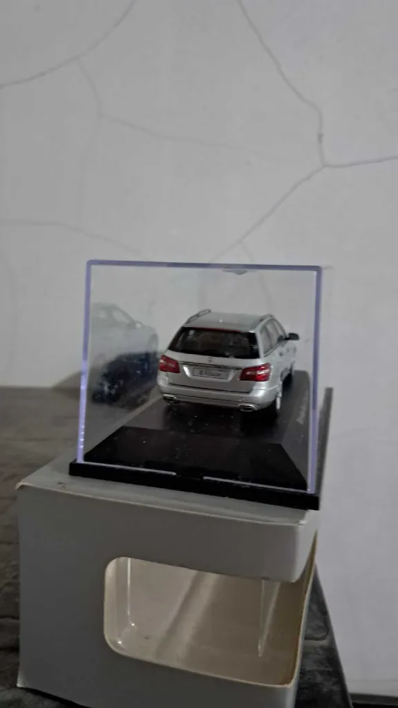 Miniatur Mercedes Benz E Klase 3