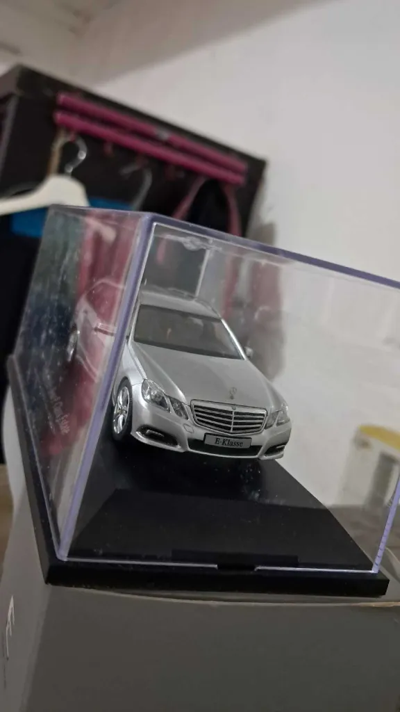 Miniatur Mercedes Benz E Klase 2