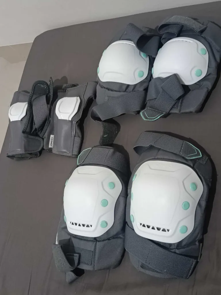 Set Pelindung Sepatu Roda Dewasa 2 x 3-Piece Fit500 1