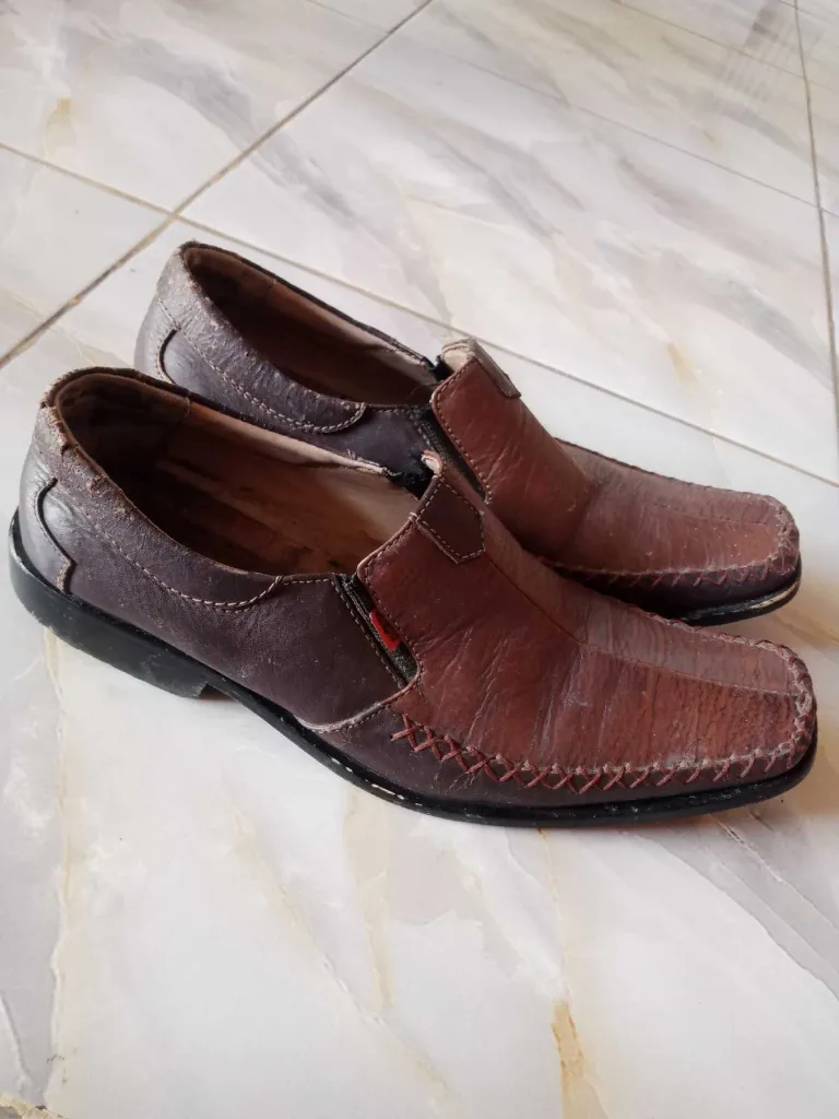 Jaket Levis Esbox, Sepatu Sport Wanita, dan Sepatu Pantofel Kickers 3