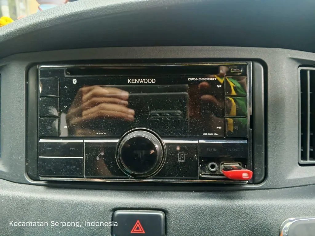 head unit sigra type X bawaan mobil 7inc