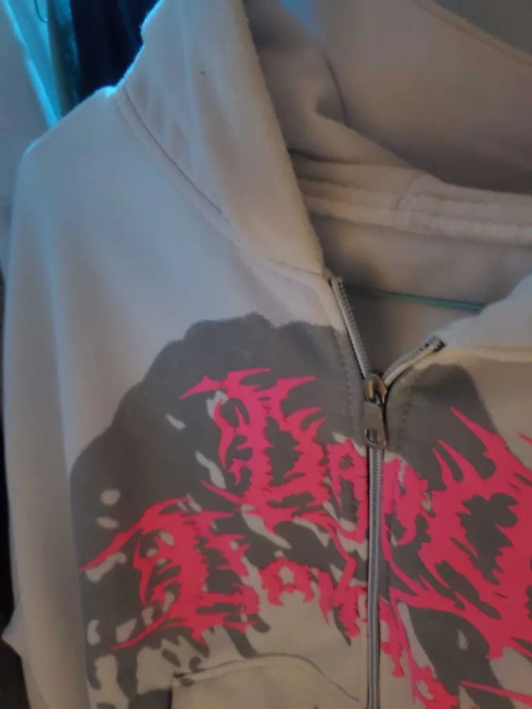 HoodieReworked White Zipper 2