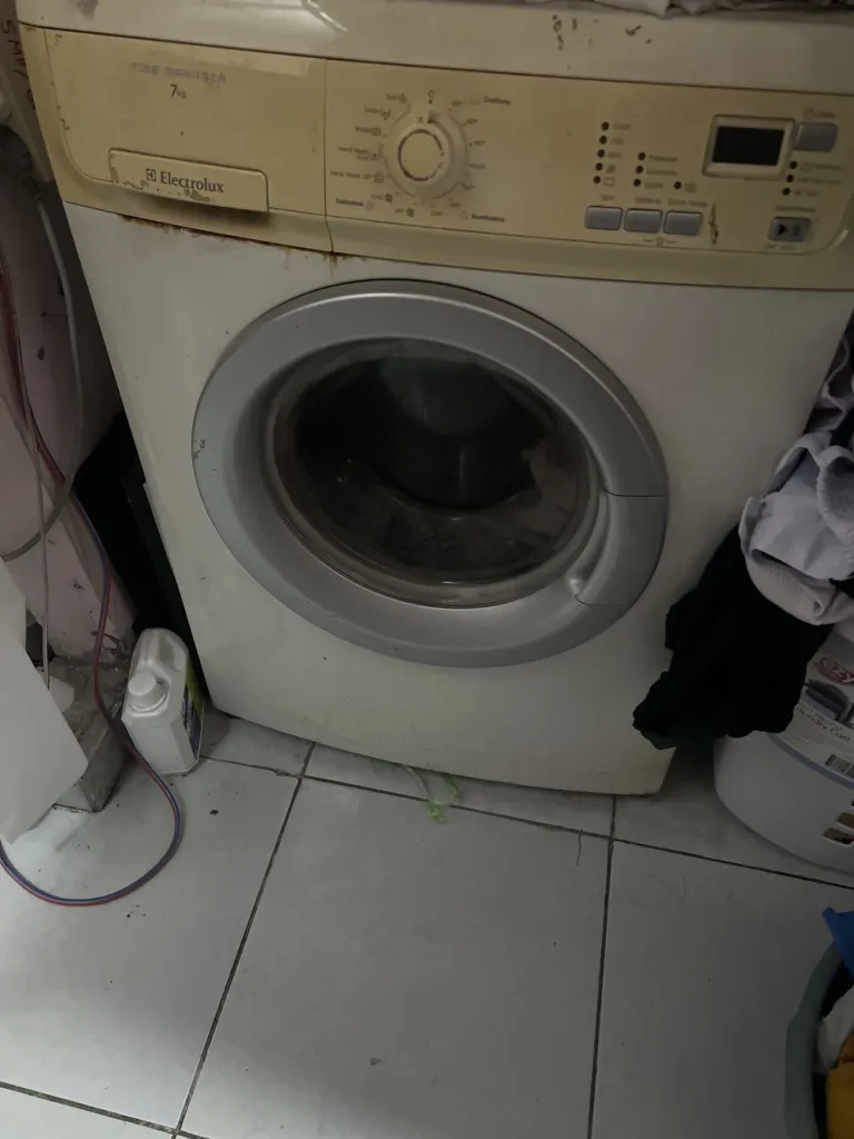 Mesin cuci elektoluk