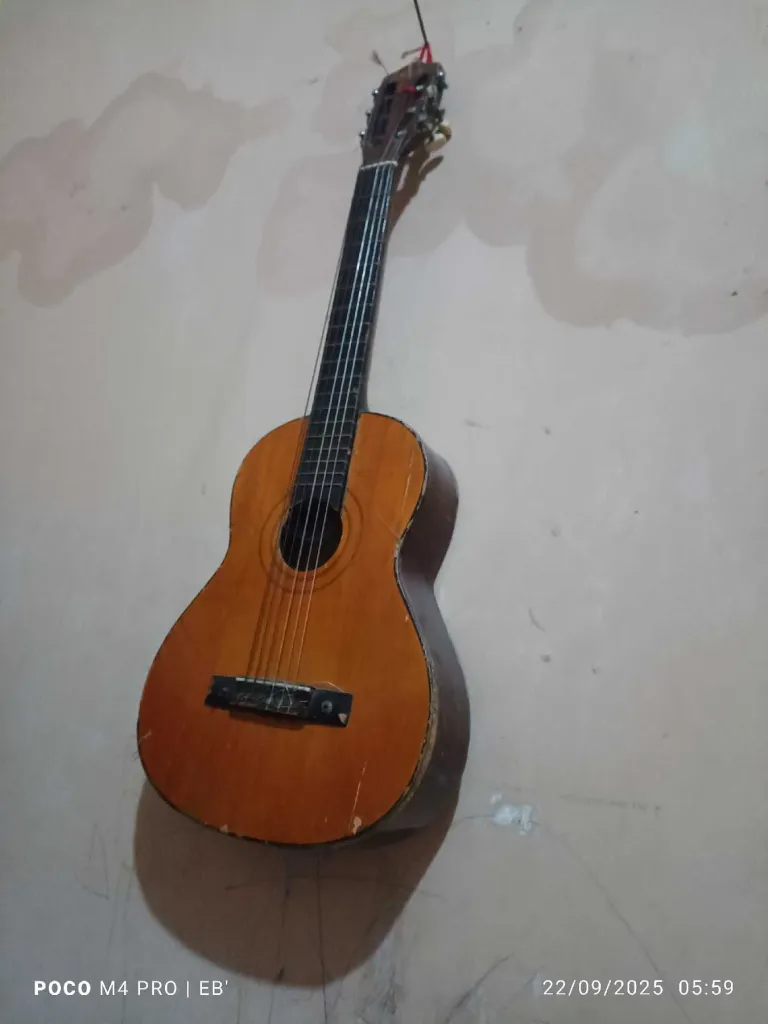 gitar akustik
